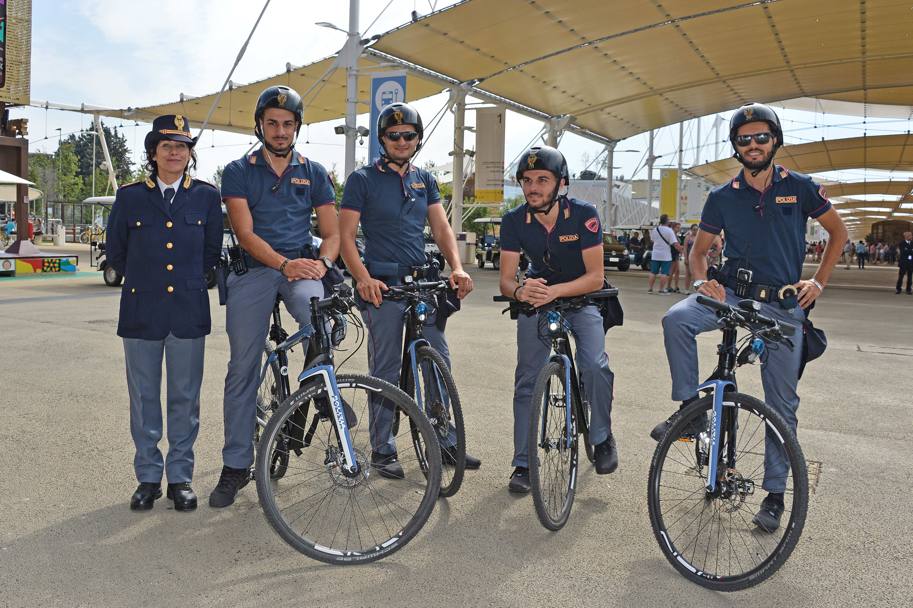 La polizia in bicicletta in servizio ad Expo (Lapresse)